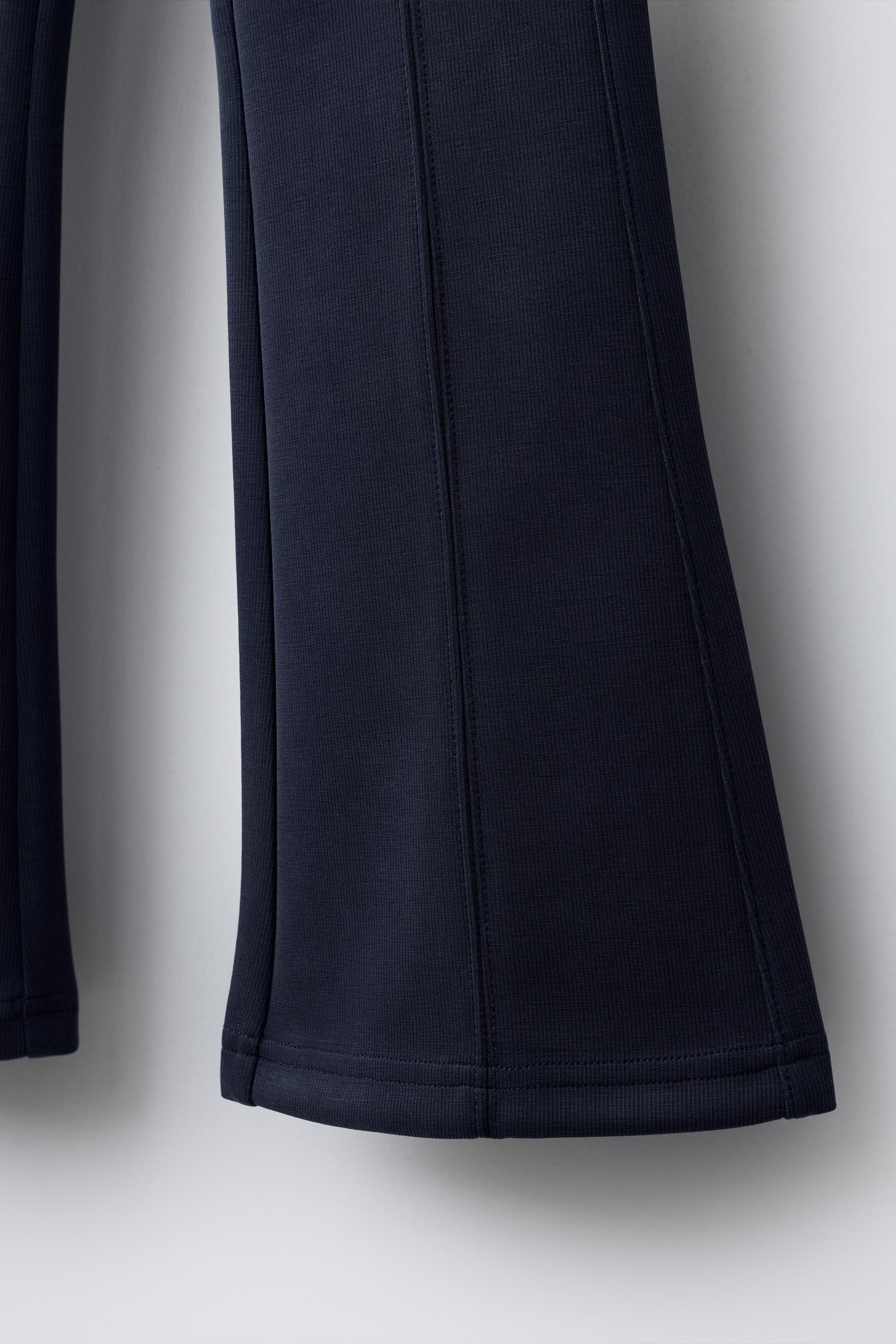 PANTALON ÉVASÉ À NERVURES